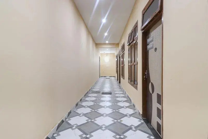A R Hotel by OYO Rooms