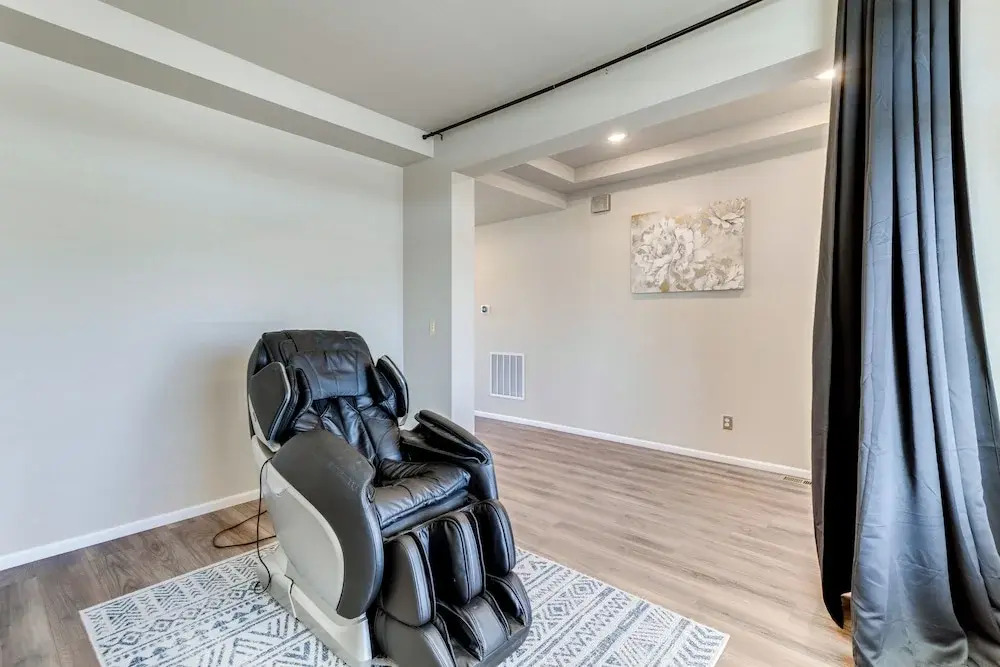 17 Mi to Downtown Denver: Modern Aurora Home!
