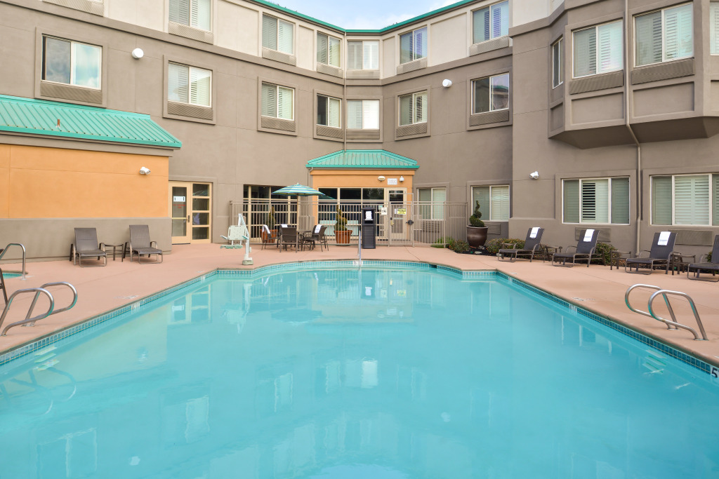 HOLIDAY INN EXPRESS & SUITES ELK GROVE CENTRAL - HWY 99 by IHG