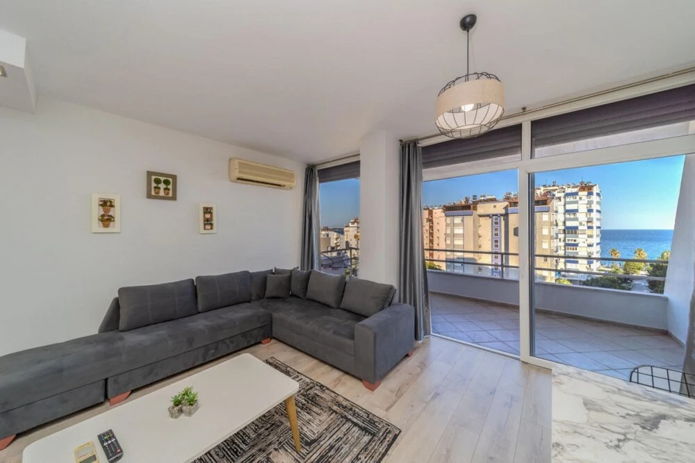 Flat Close to Konyaalti Beach with Sea View