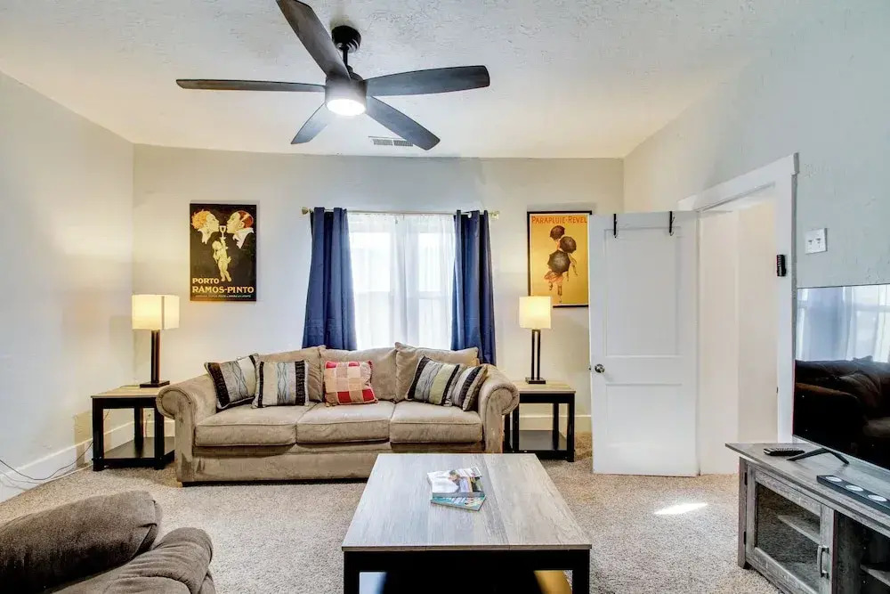 1 Mi to Old Town Albuquerque! Dog-friendly Home