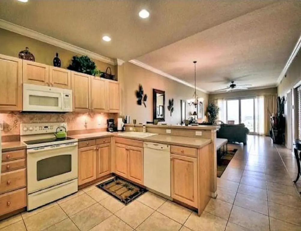Luxury 5 Star Waterfront Condo 3 Bdr 2 Bath Pool Hot-Tub Panoramic Gulf and Intracoastal Waterway Views