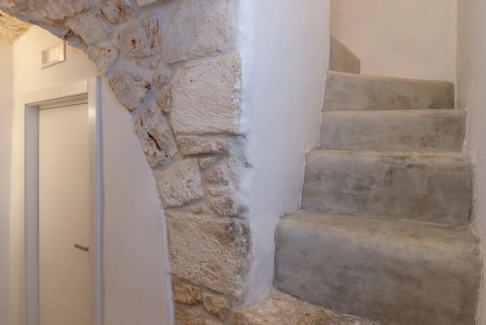 Stone apartment with Terrace by Wonderful Italy