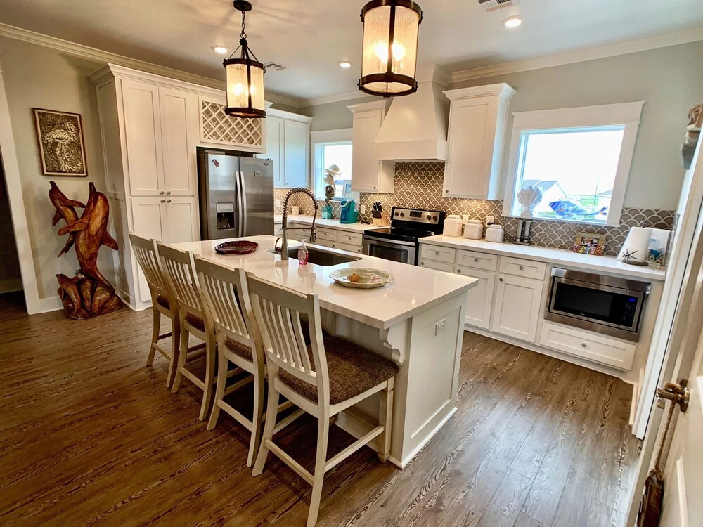 Lisa's Landing 3 Bedroom Home by RedAwning