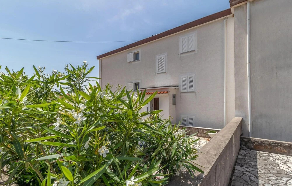 Beautiful Apartment in Klenovica With Wifi and 2 Bedrooms
