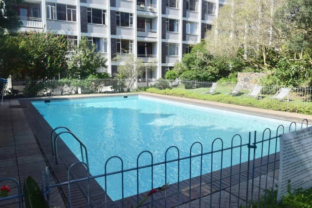 Studio Apartment in Central Cape Town With a Pool