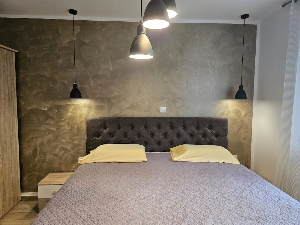 Deluxe Apartment near the Bridge