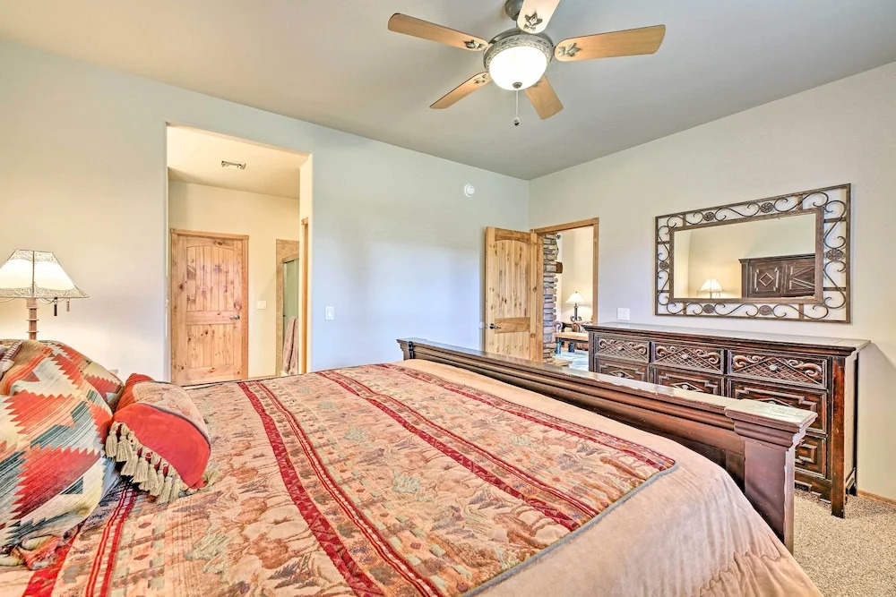< 1 Mi to Torreon Golf Club: Show Low Condo