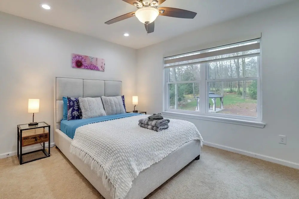 Hot Tub + Lake Access: Spacious Tobyhanna Home