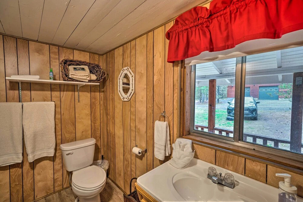 2 Cozy Island Park Cabins w/ Near the Lake!