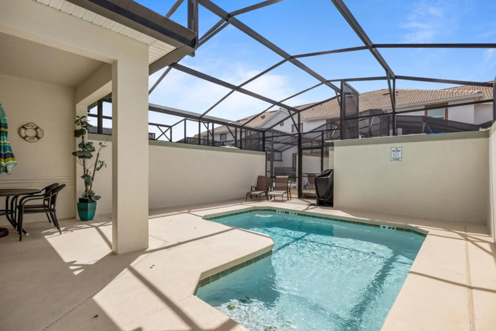 Luxury Thownhouse with private pool