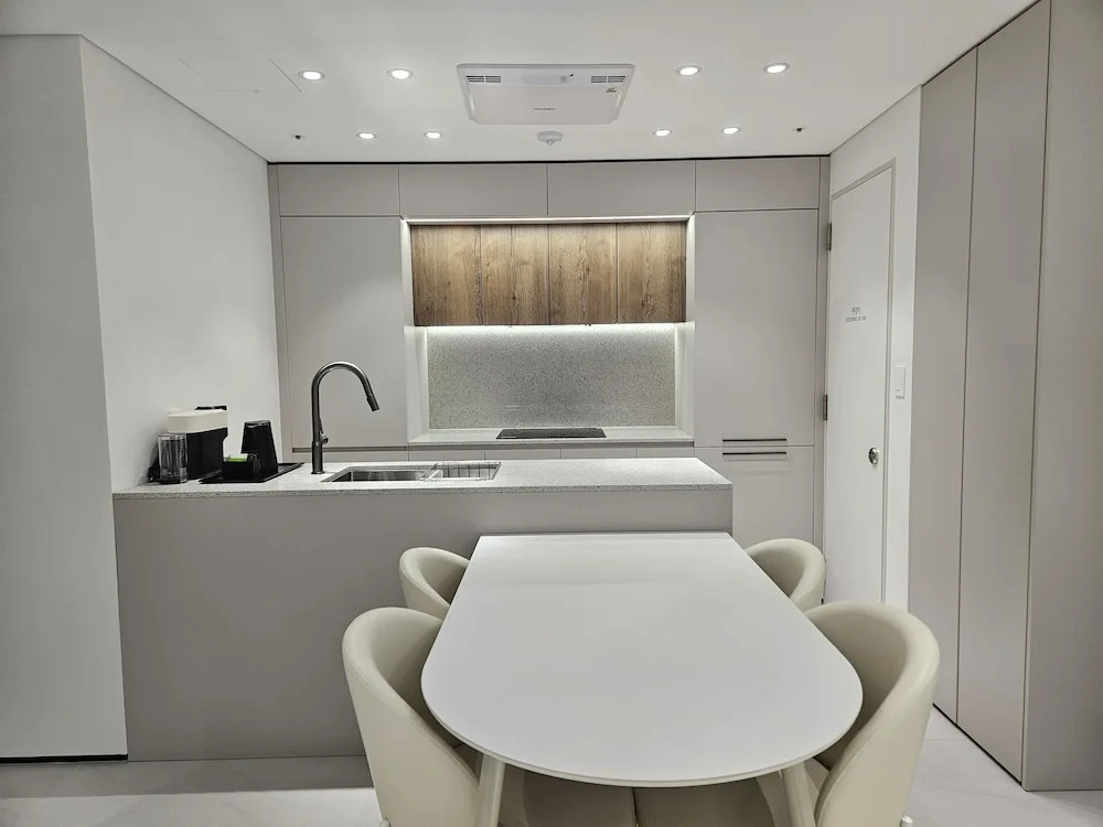 HOTEL THE DESIGNERS LYJ SUITE YEOKSAM