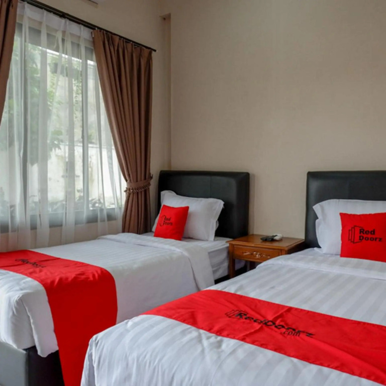 RedDoorz @ Jalan Majapahit Semarang