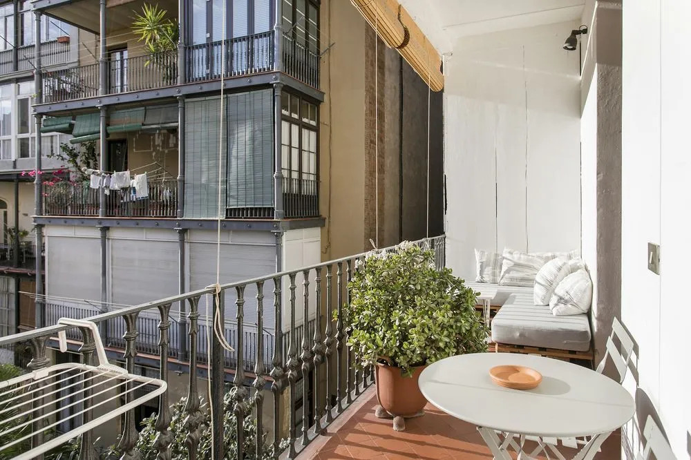 Spacious and luminous flat with balcony