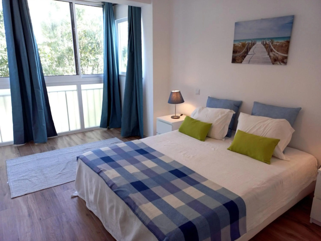 white pearl apartment central confy spacious