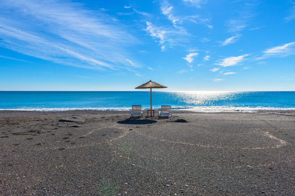 Gennadi Serenity House -beachfront Villa