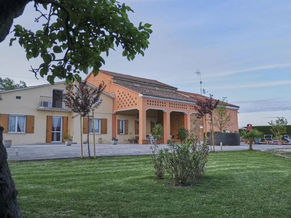 Holiday countryside home with swimming pool, sauna Less than 20km from the sea