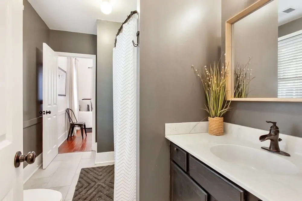 New Listing! Dreamy Townhome W/ Private Backyard 2 Bedroom Townhouse