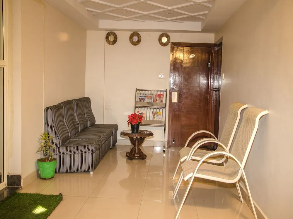 OYO 7666 Hotel SilverLine
