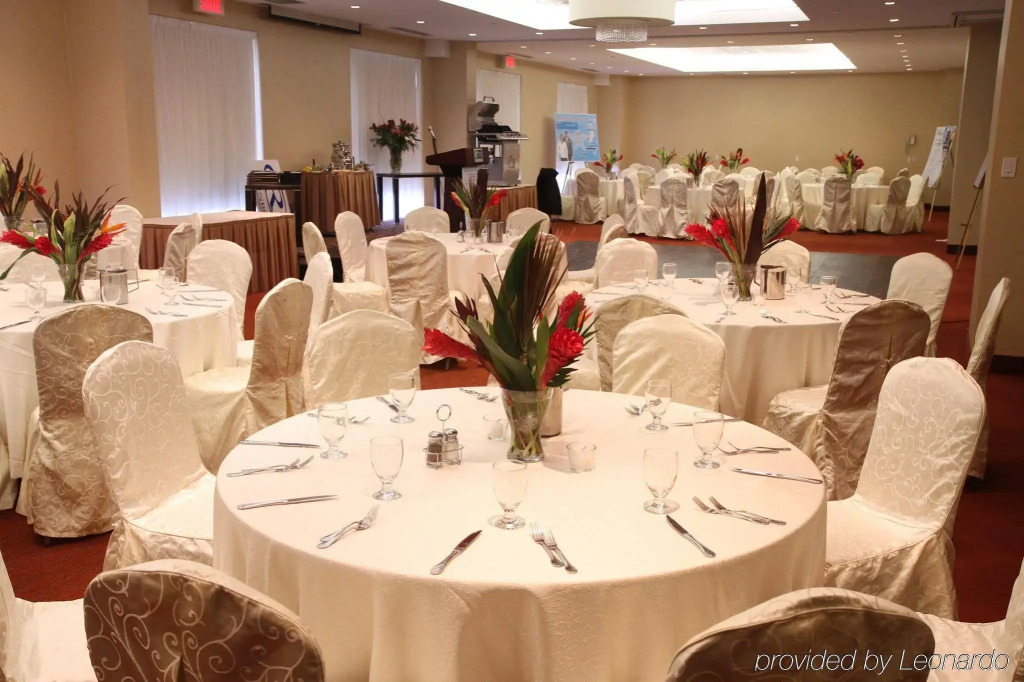 Holiday Inn & Suites Montreal Airport by IHG