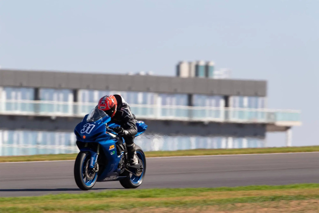 Rydges Pit Lane