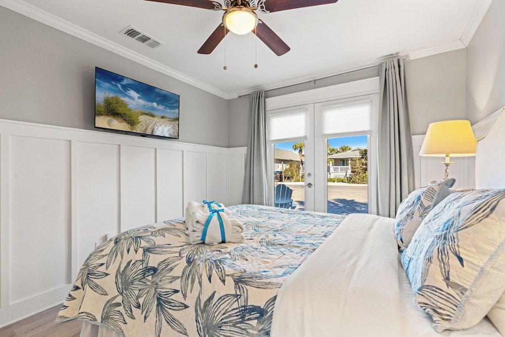 Laguna Breeze! Dog-friendly 4BR Beach Escape for 8 With Coastal Charm!
