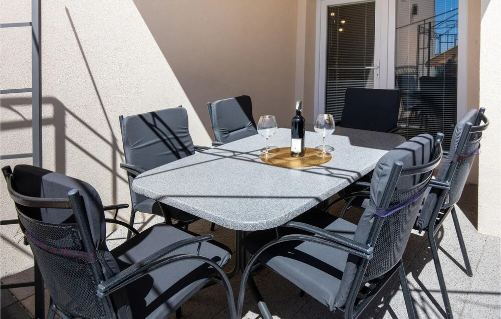 Stunning Apartment in Komarna With Wifi and 3 Bedrooms