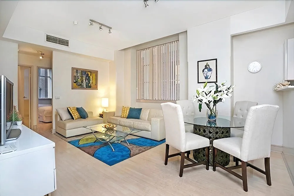 The Apartment Service CL405