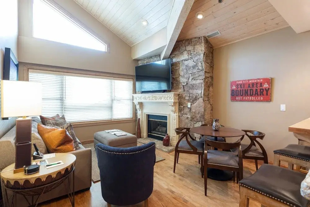 Royal Plaza at Deer Valley Resort - One Bedroom Condo #404 1 Condo
