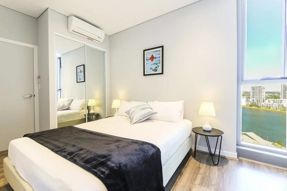 Scenic Waterfront Apartment Wentworth Point