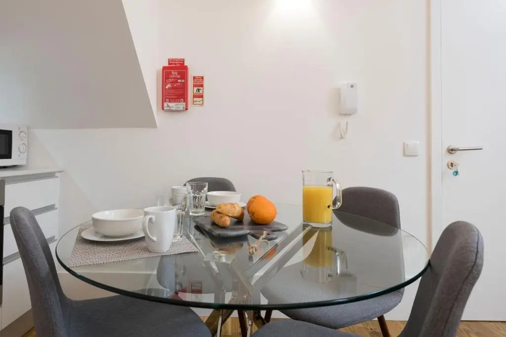 LovelyStay - Cozy Duplex with Patio right off train&metro station