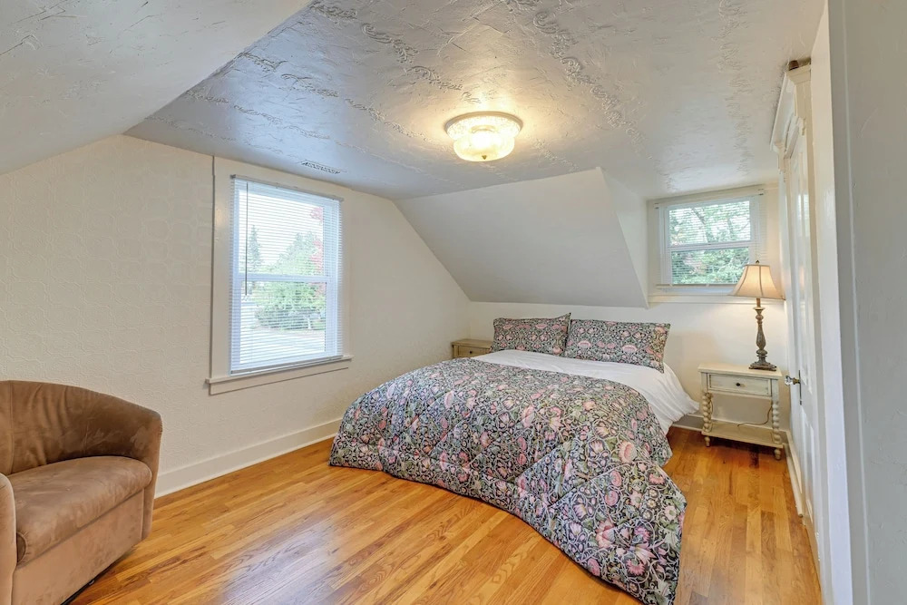Cozy Grants Pass Home ~ 9 Mi to Rogue River Access