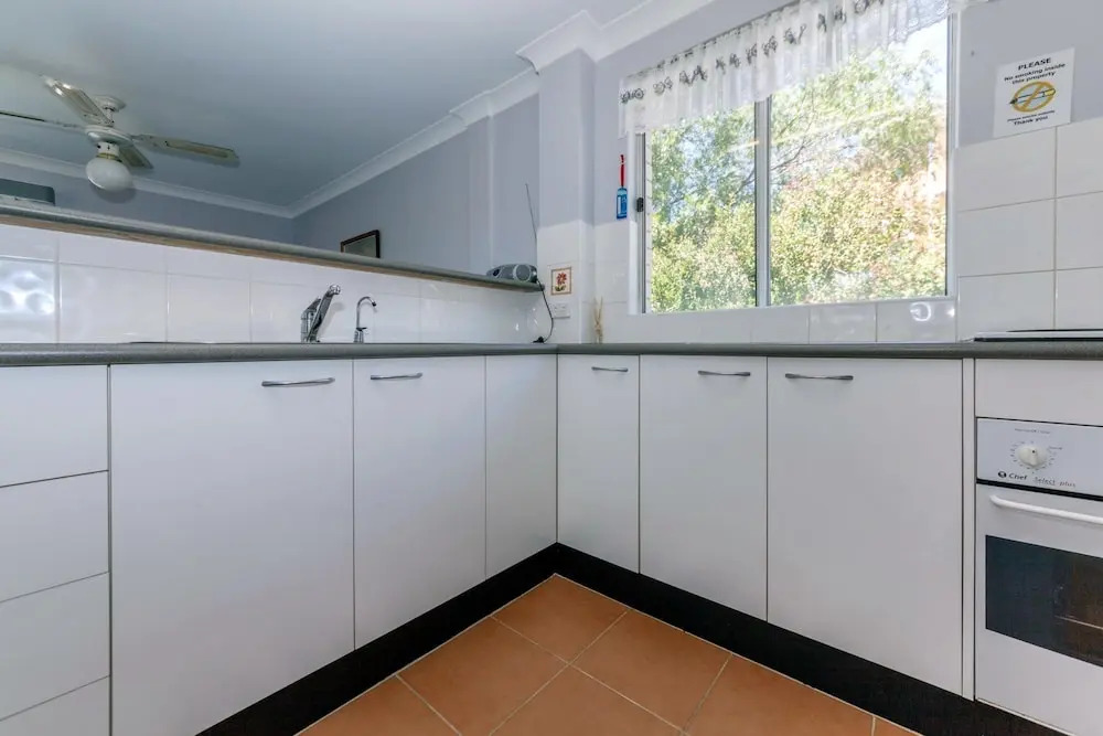 Sunset Towers, Unit 2/25 Donald Street