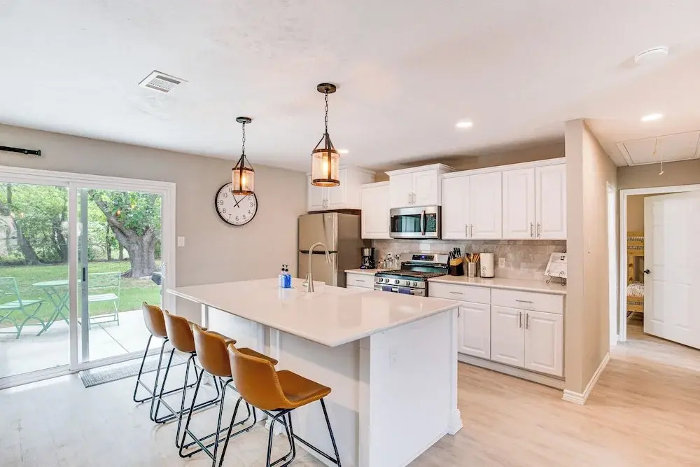Walk to Lewisville Lake: Dog-friendly Texas Home