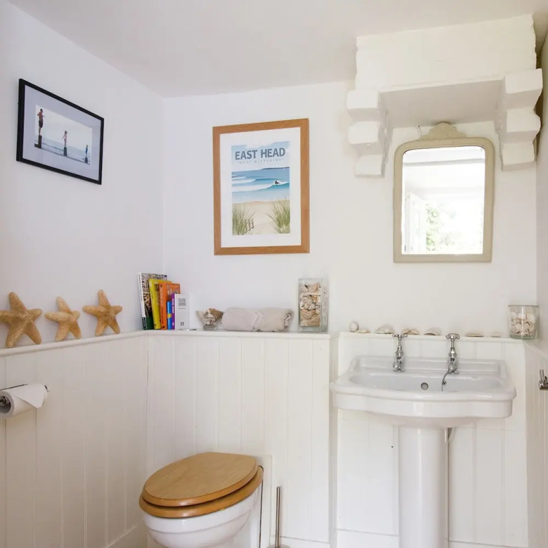 Country Cottage in Pretty Village Quay Views