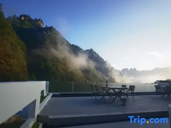 Muye · Mountain Natures Echo Homestay (Zhangjiajie National Forest Park)