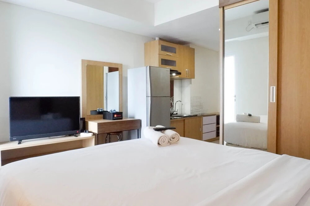 Serene Exclusive Modern Studio Apartment at Grand Sungkono Lagoon By Travelio