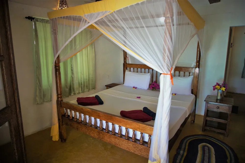 Queen of Sheba Beach Lodge