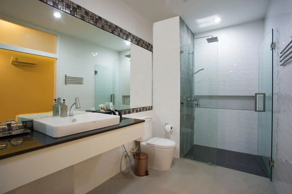 OneLoft Hotel