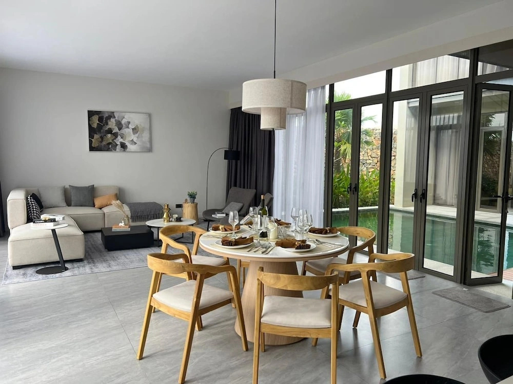 Residence on Opus Bay - Cluny Resorts Villas