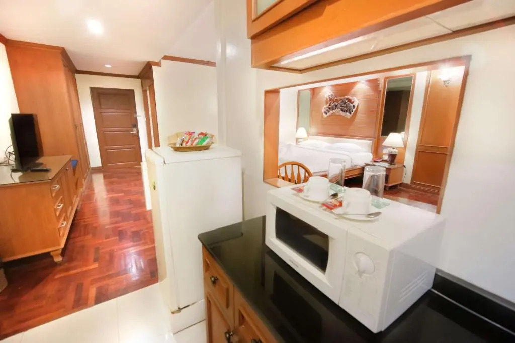 Studio Suite by Royal Ivory Nana