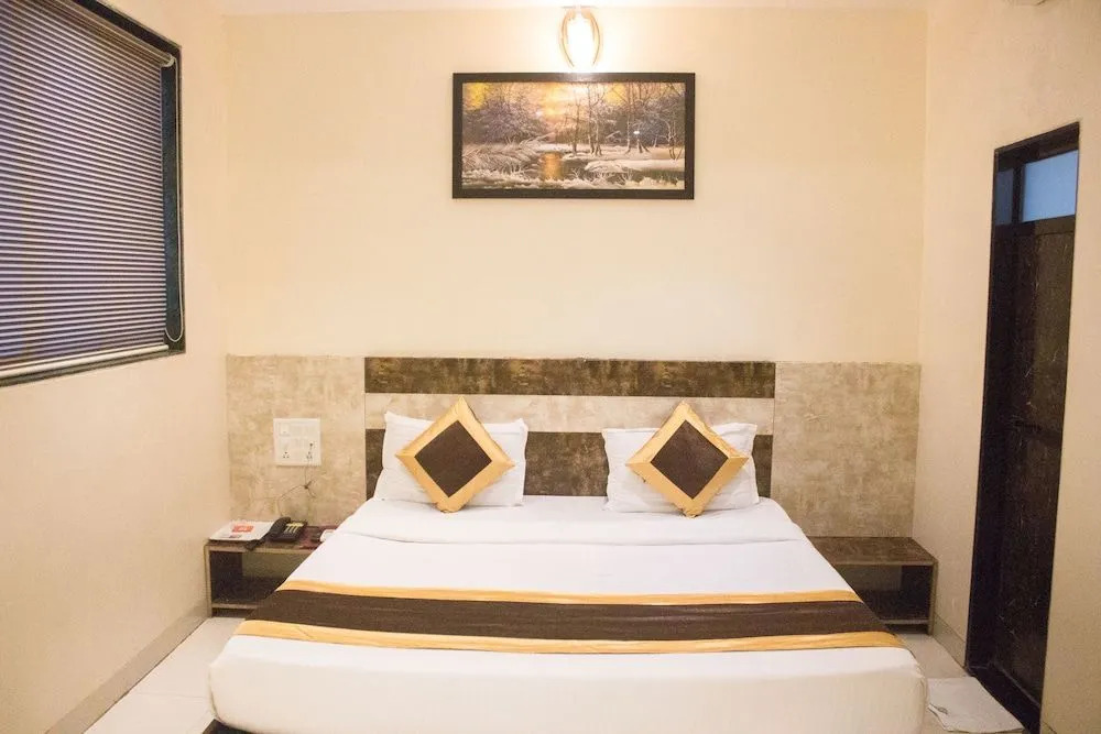 Hotel Embassy Grand
