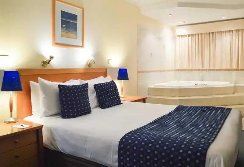 BEST WESTERN The Lakesway Motor Inn