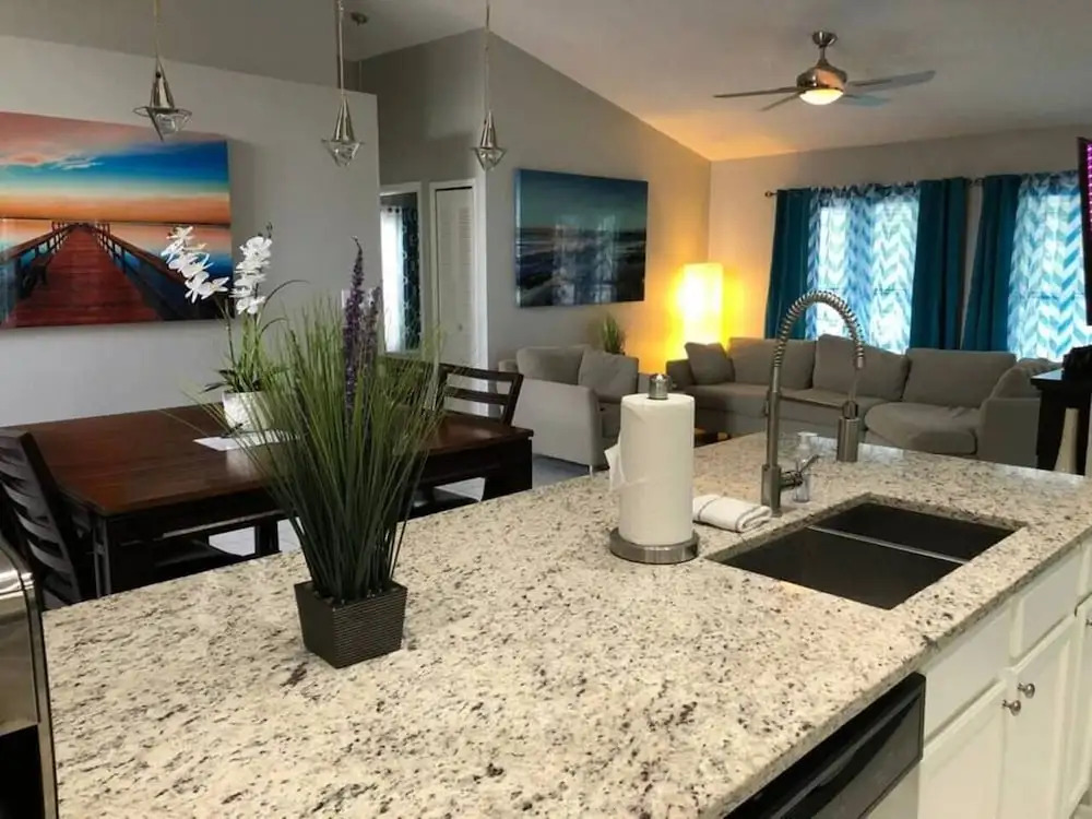 Dorrington · Lake Home With Swimming Pool. Super Clean