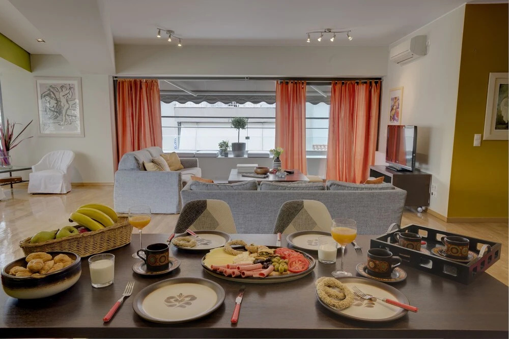Minimal apt next to Acropolis