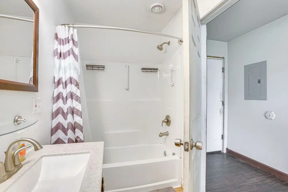 2 Mi to Dtwn Buffalo: Mtn-view Retreat w/ Patio!