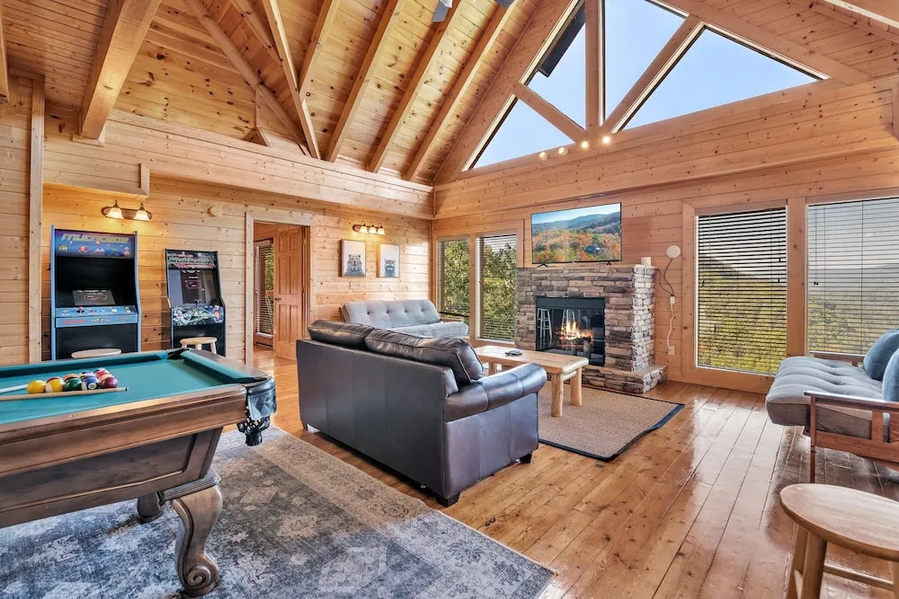 Cabin w/ Theater, Games & Hot Tub! Sleeps 30!
