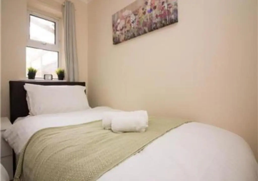 Stayzo Penthouse Accommodation 2- Premier Lodge