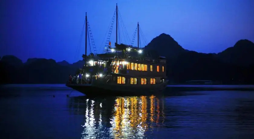 Elizabeth Sails