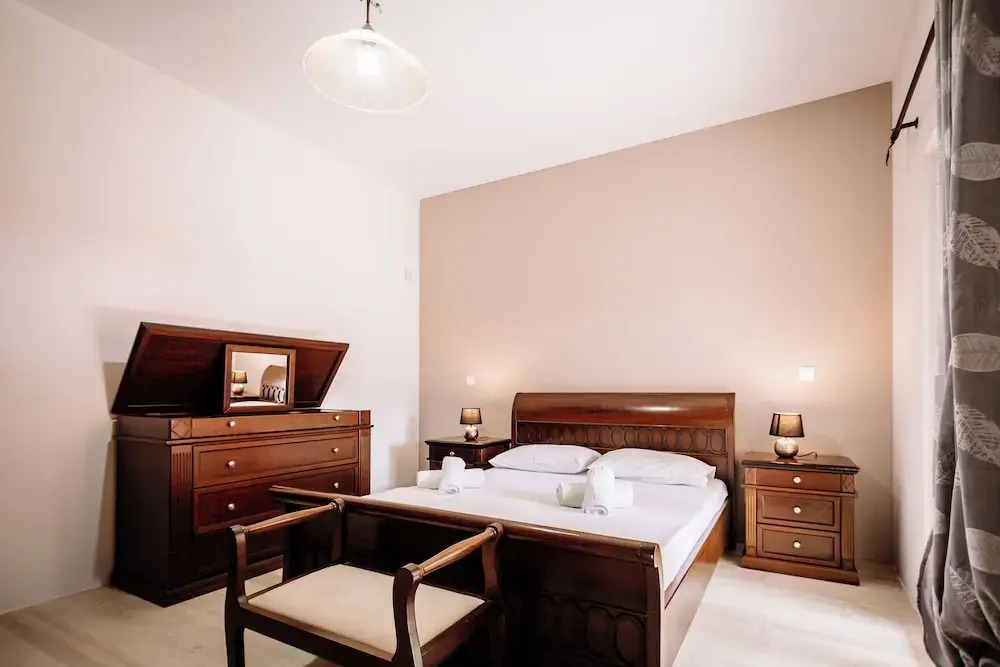 Rahes Villa With Private Swimming Pool
